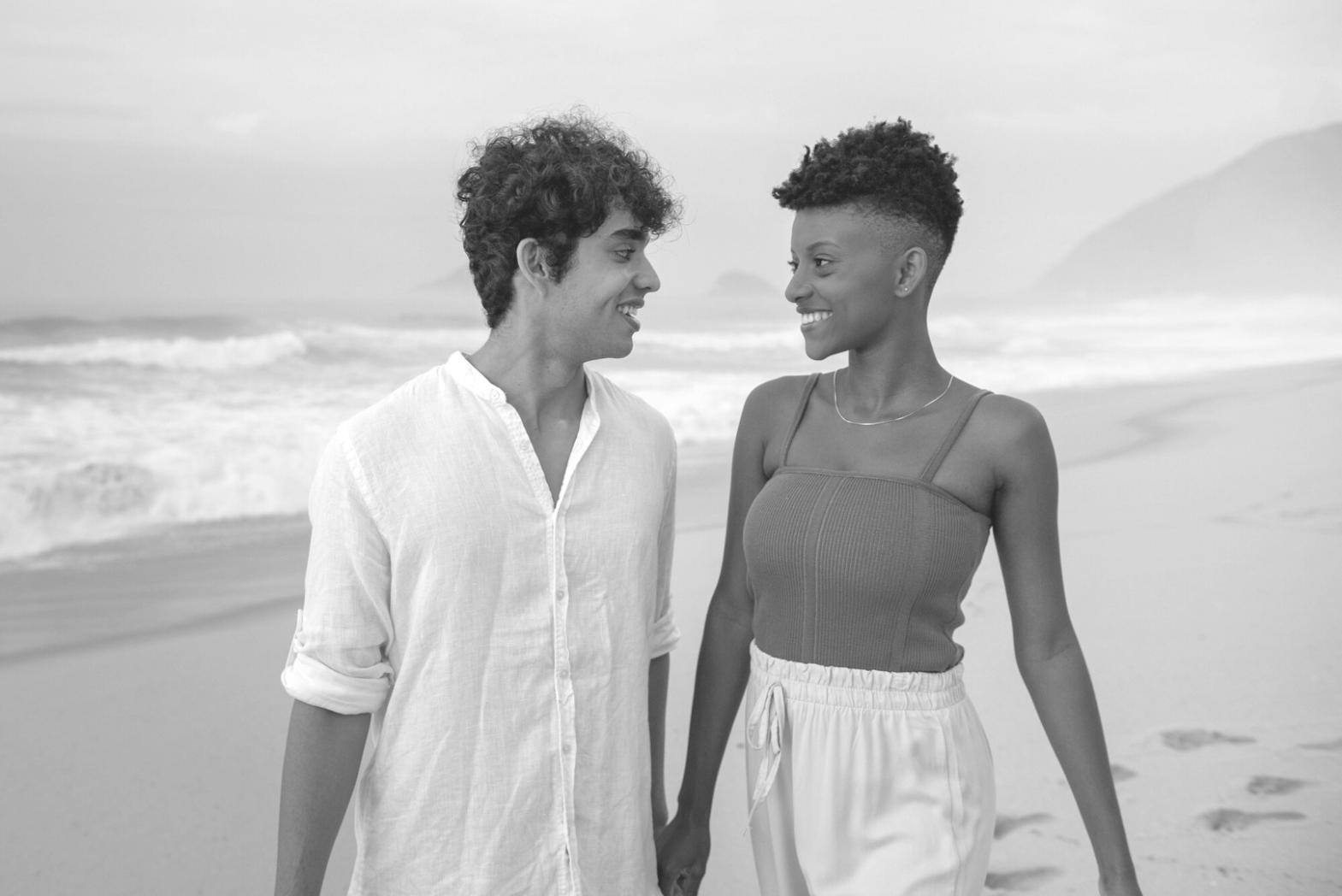 Домашний офис с детскими рисунками